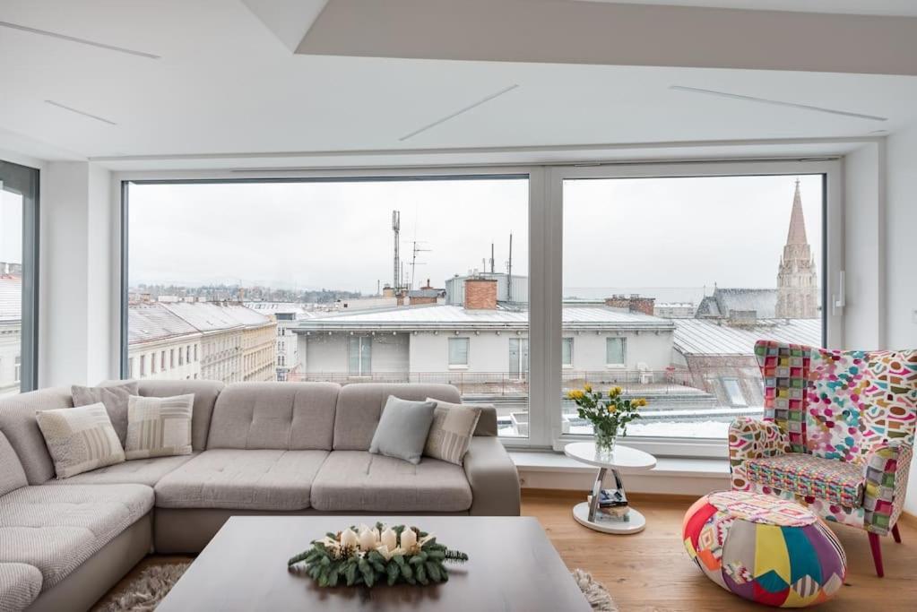 12 Panorama Design Apartment